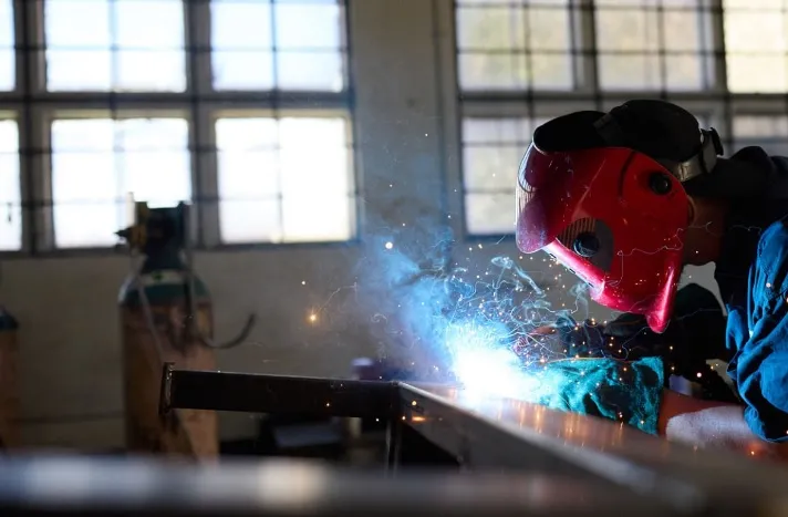 Jak dopasować meble warsztatowe do specyfiki prowadzonej działalności?